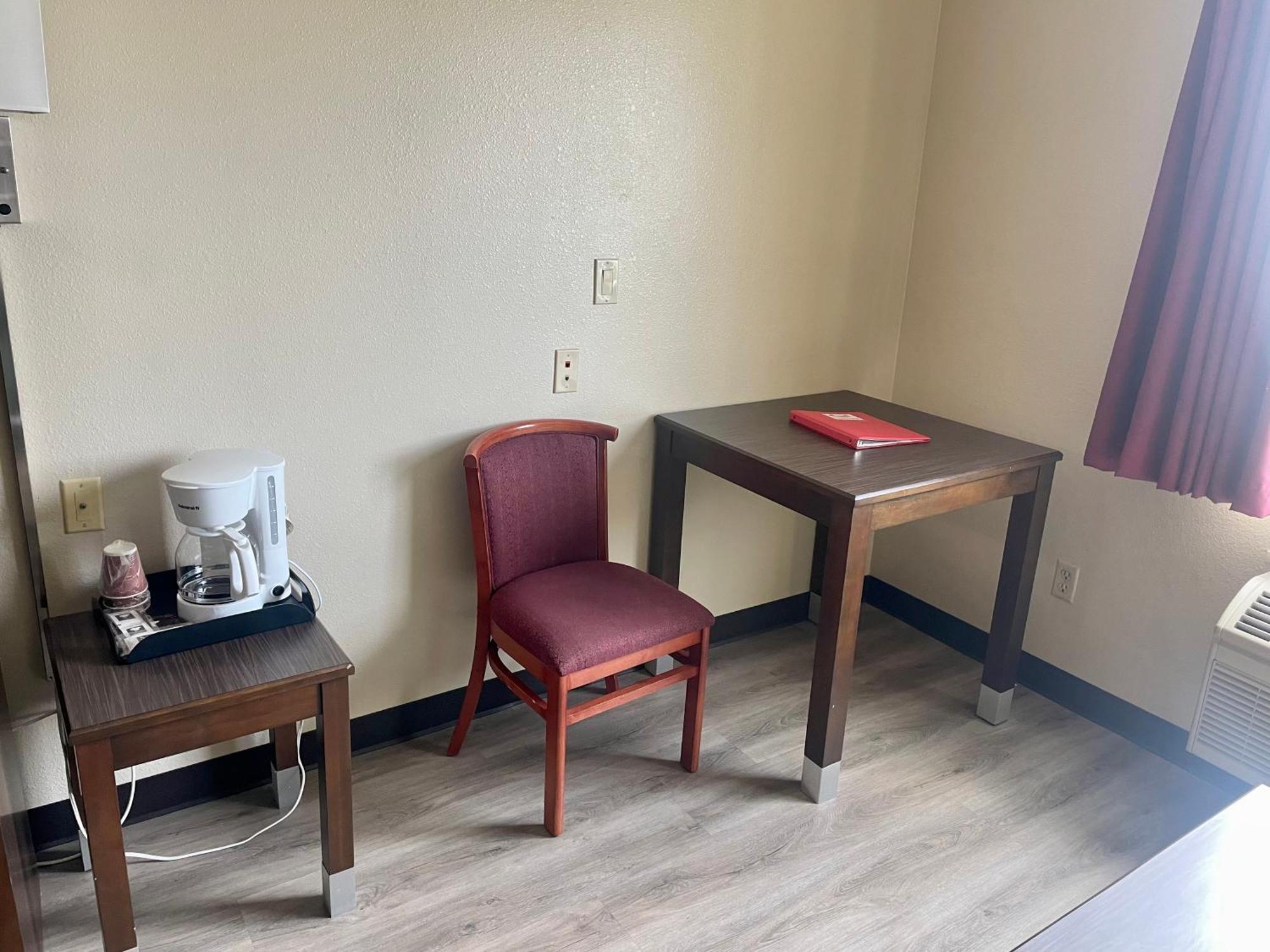 Econo Lodge Inn & Suites Corning Chambre photo